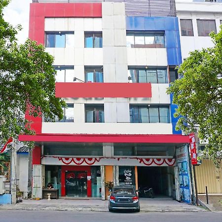 Collection O Losari Near Pantai Losari Formerly Hotel Grand Populer Makassar Exterior photo