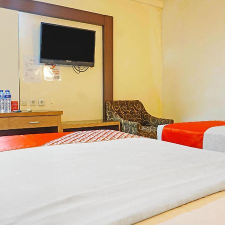 Collection O Losari Near Pantai Losari Formerly Hotel Grand Populer Makassar Exterior photo