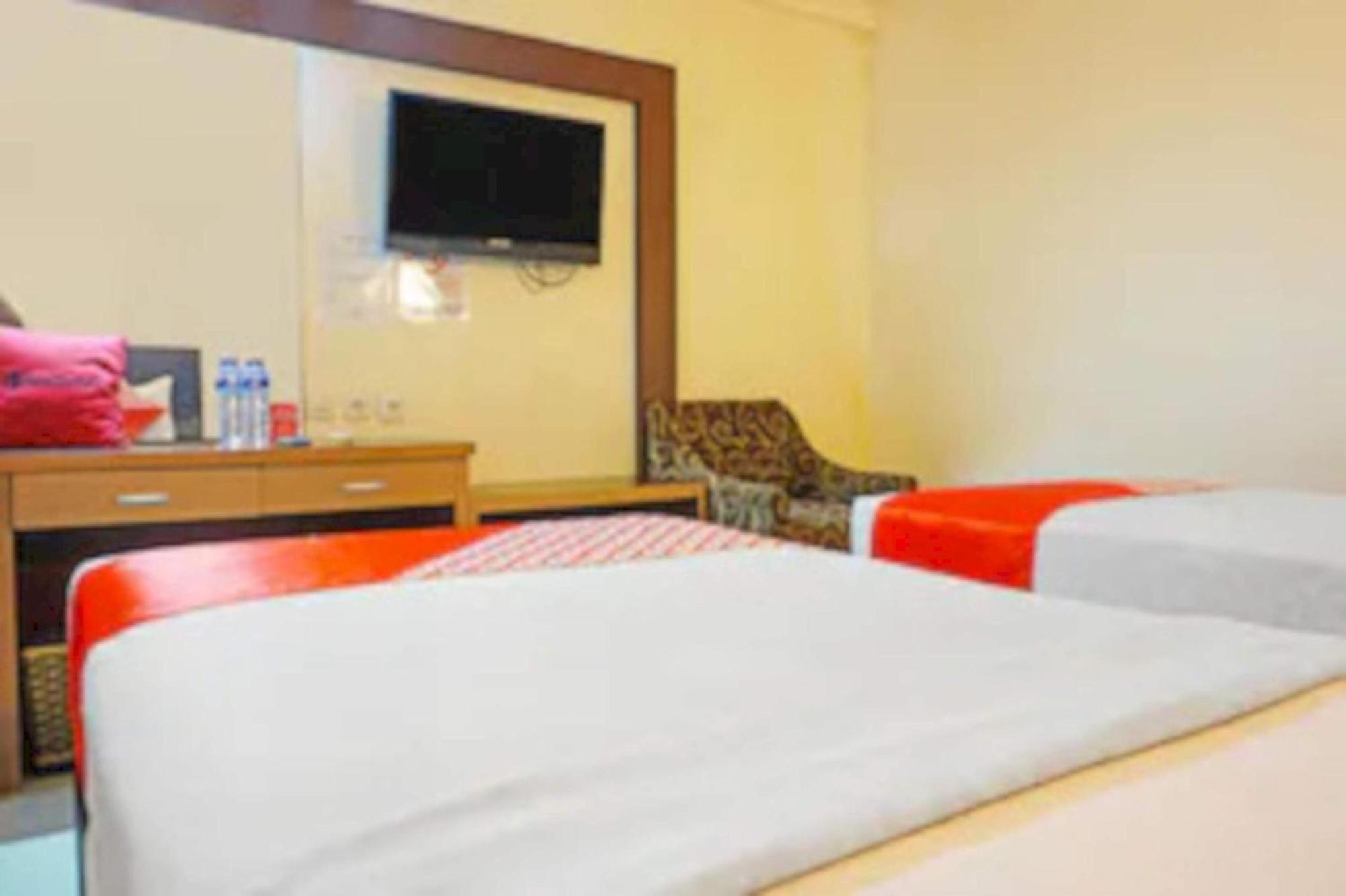 Collection O Losari Near Pantai Losari Formerly Hotel Grand Populer Makassar Exterior photo