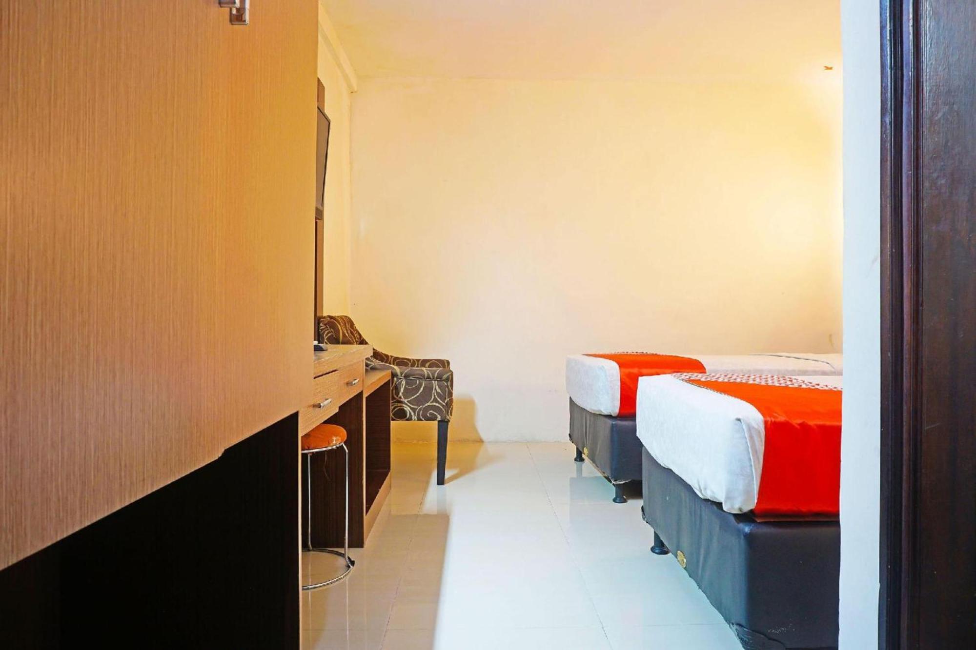 Collection O Losari Near Pantai Losari Formerly Hotel Grand Populer Makassar Exterior photo