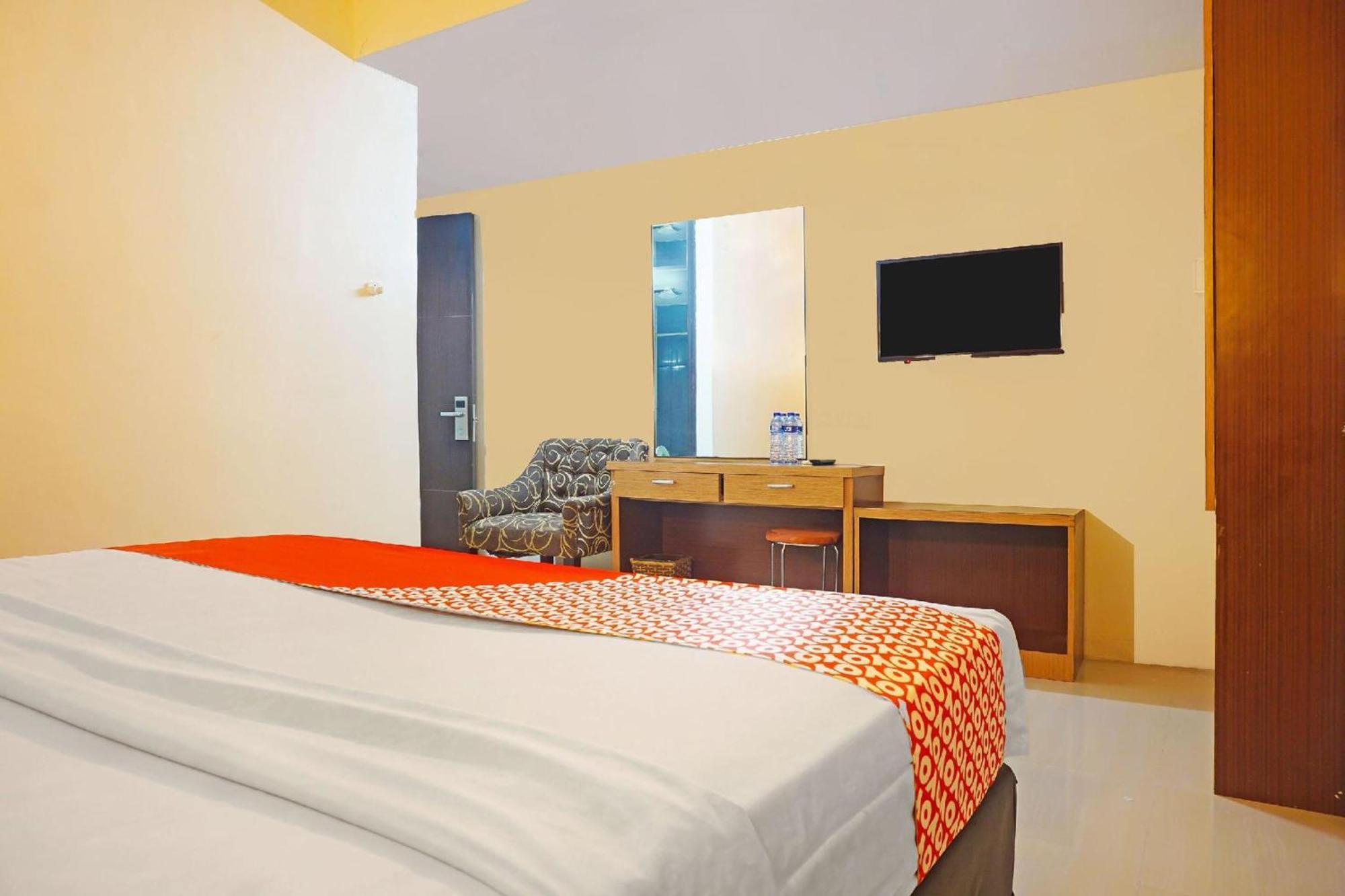 Collection O Losari Near Pantai Losari Formerly Hotel Grand Populer Makassar Exterior photo