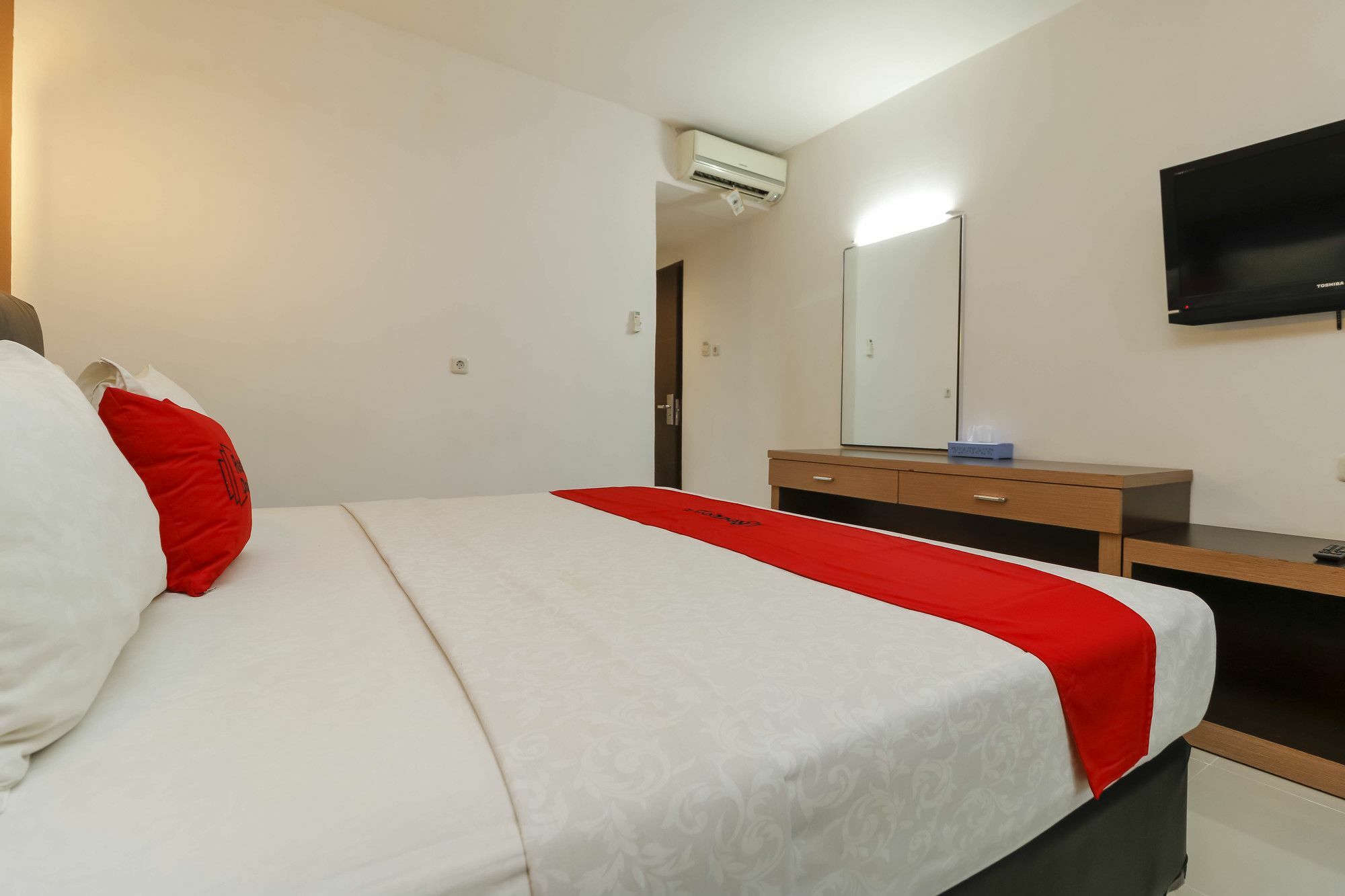 Collection O Losari Near Pantai Losari Formerly Hotel Grand Populer Makassar Exterior photo